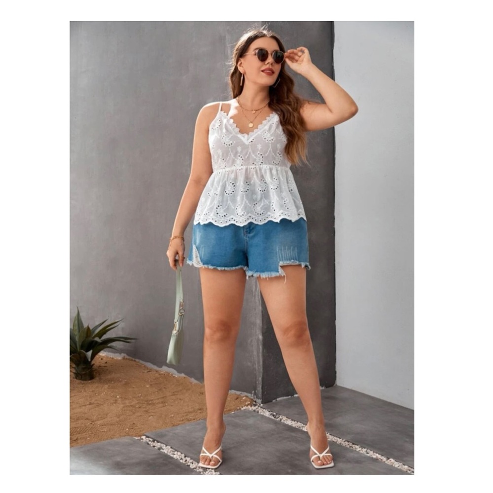 SHEIN Plus Eyelet Embroidery Knot Back Scallop Trim
Cami Top 2X